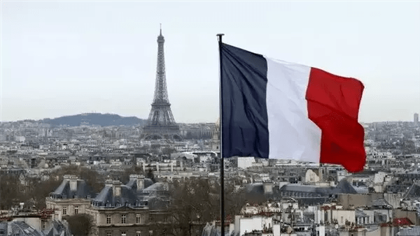 فرنسا تعتمد ميزانية 2026 بعد أزمة استمرت شهورا