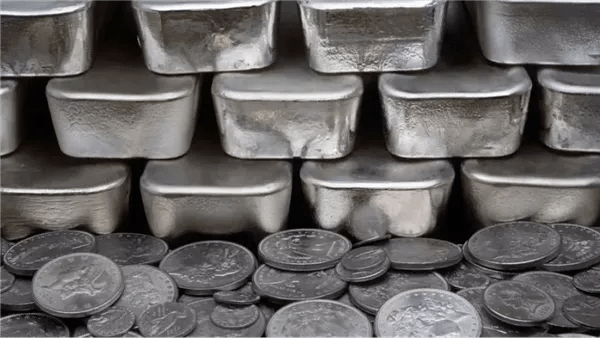 موجة صعود قوية تعيد الفضة إلى دائرة اهتمام المستثمرين