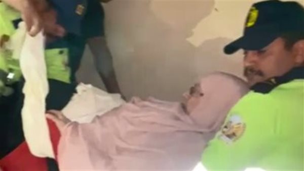أمن القاهرة يستجيب لعجوز في المعادي وينقلها إلى المستشفى لتلقي العلاج