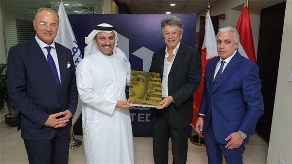 وزير الإعلام البحريني يبحث التعاون مع المتحدة.. ويشيد باحتفالية افتتاح المتحف المصري الكبير