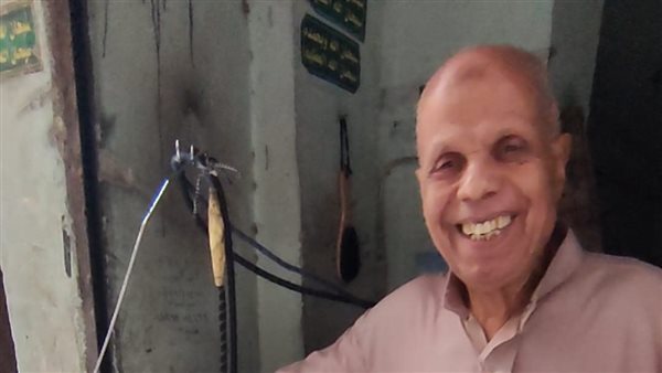 أقدم مكوجي رِجل في شبرا: المهنة بقت في دمي