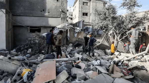 إعلام فلسطيني: آليات الاحتلال تطلق الرصاص تجاه منازل المواطنين بمدينة غزة