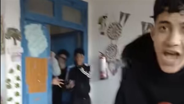 رموا عليها زبالة.. القصة الكاملة لواقعة اعتداء طلاب على معلمة داخل مدرسة بالإسكندرية