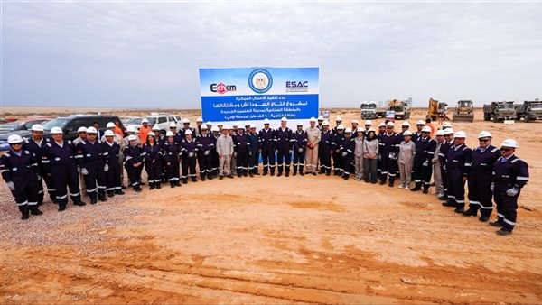 العلمين تشهد تنفيذ أضخم مشروع لإنتاج الصودا آش بحضور وزير البترول (صور) العلمين تشهد تنفيذ أضخم مشروع لإنتاج الصودا آش بحضور وزير البترول (صور)