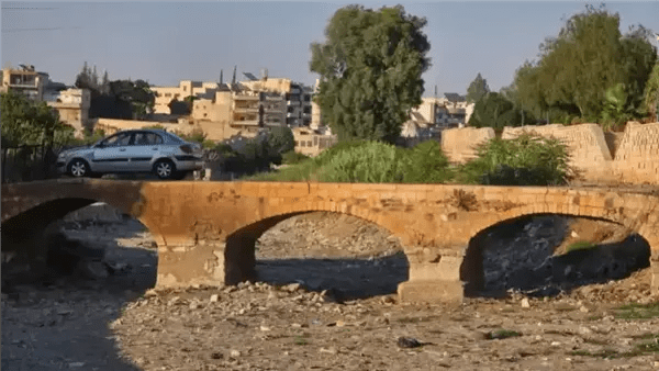 كارثة العاصى.. كيف استيقظ السوريون على نهر بلا ماء؟