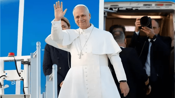 بابا الفاتيكان في بيروت.. زيارة روحية في قلب عاصفة سياسية