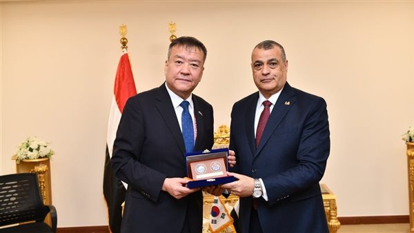 وزير الإنتاج الحربي يلتقي نائب وزير DAPA لشئون برنامج القدرات الكوري الجنوبي