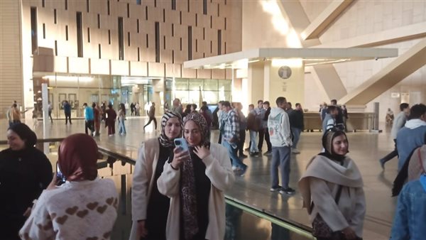 الدستور ترصد مسارات مياه الأمطار بمنطقة البهو بالمتحف الكبير (صور)