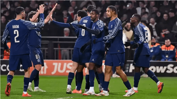 باريس سان جيرمان يهزم أوكسير بصعوبة ويتصدر ترتيب الدوري الفرنسي