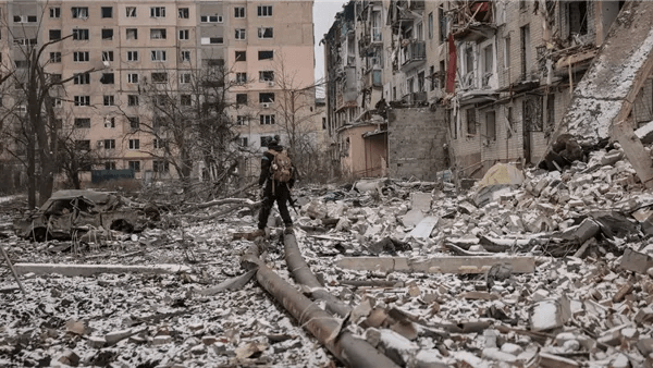 بوليتيكو: خطة أمريكية ـ أوروبية تستهدف ضخ 800 مليار دولار لإعادة إعمار أوكرانيا بعد انتهاء الحرب