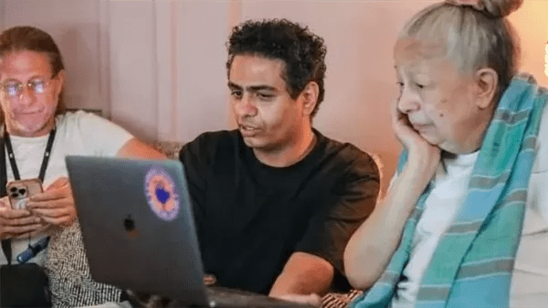 أنطاع السوشيال ميديا.. العزب يستنكر ما حدث بعزاء سمية الألفي