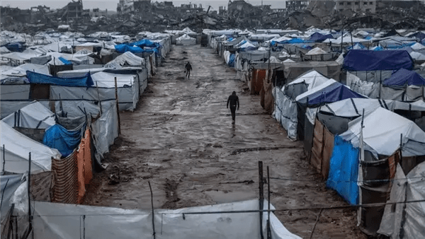 10 دول تحذر من استمرار الوضع الإنسانى الكارثى فى غزة