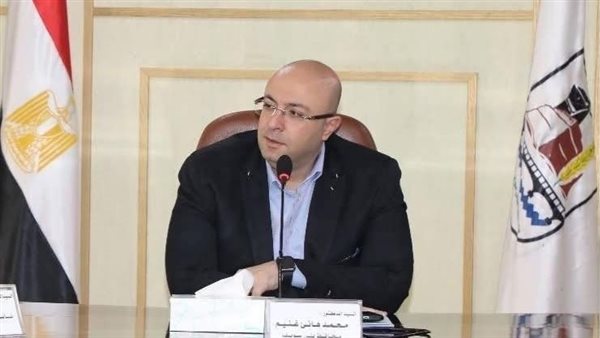 محافظ بني سويف يُناقش نتائج الزيارات والمتابعات الميدانية في ملفات الصحة والطب البيطري 