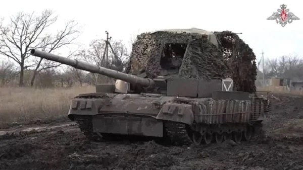 &laquo;دبابة السلحفاة&raquo;: روسيا تلجأ لحاويات الشحن لحماية دباباتها من الطائرات المسيّرة