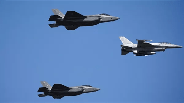 عاجل.. بولندا تضع دفاعها الجوى فى حالة تأهب بعد هجوم روسى كبير على أوكرانيا عاجل.. بولندا تضع دفاعها الجوى فى حالة تأهب بعد هجوم روسى كبير على أوكرانيا