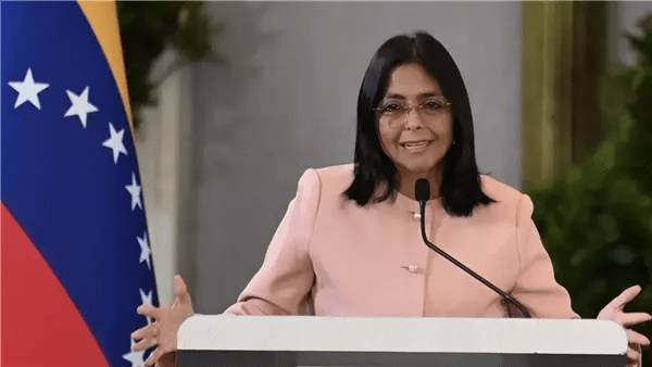 رئيسة فنزويلا بالوكالة تعلن عفوا عاما وإغلاق سجن سيء الصيت