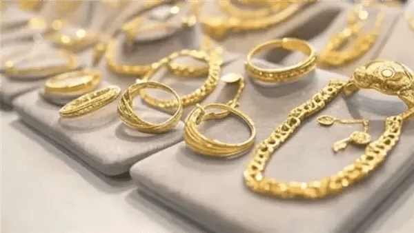 أسعار الذهب في محلات المجوهرات اليوم الخميس 8 يناير 2026 بمصر