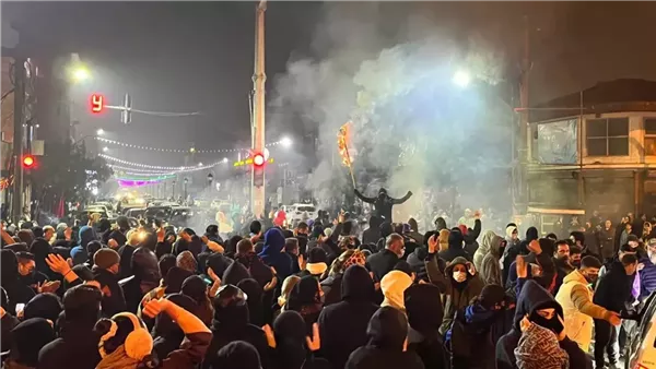 أستاذ قانون دولي يكشف أسباب المظاهرات في إيران أستاذ قانون دولي يكشف أسباب المظاهرات في إيران