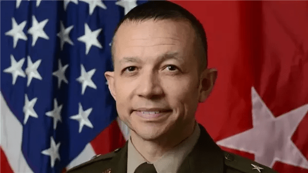 سنجر: وجود جيفيرز في مجلس غزة يثير تساؤلات حول تجربته السابقة