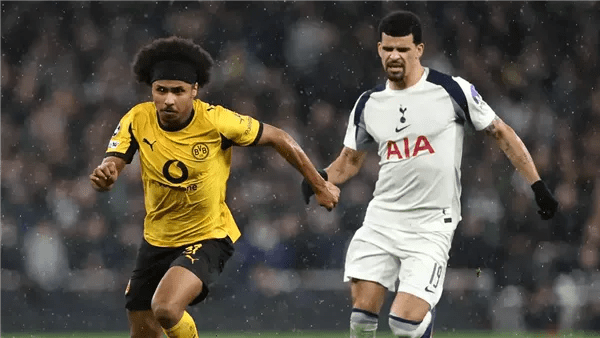 توتنهام يتفوق على دورتموند ويقترب من التأهل للدور الثاني في دوري الأبطال