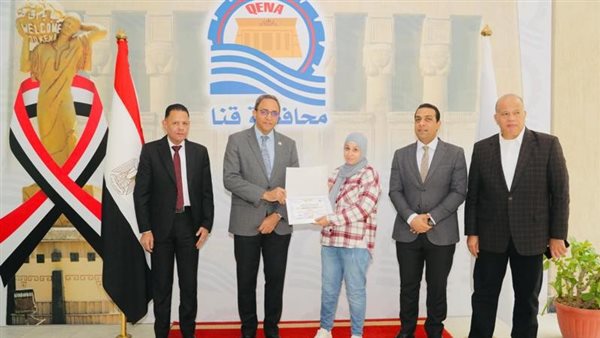 محافظ قنا يستقبل المقرر الأممي للمياه لتفقد مشروع تحديث تقنيات الري بقرية خزام في قوص