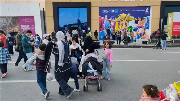 زحام كبير على جناح الأطفال في معرض الكتاب.. والأسر تصطحب أبنائها من جميع الأعمار