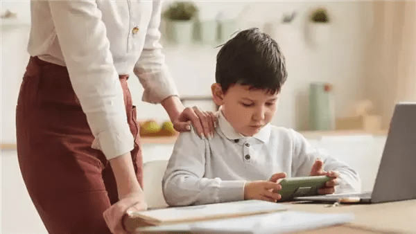 أكلات صحية تزيد تركيز الأطفال وتحسن الأداء الدراسي