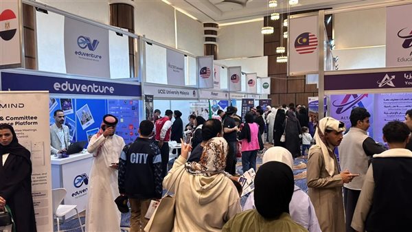 الجامعات المصرية تستقبل آلاف الزائرين بأول أيام الملتقى الدولي للتعليم العالي