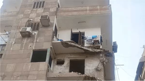 إصابة سيدة وطفل إثر انهيار شُرفة منزل ببني مزار شمال المنيا