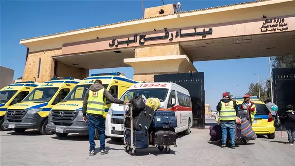 أبو كويك يروي شهادات الفلسطينيين العائدين لغزة عن التسهيلات المصرية بمعبر رفح أبو كويك يروي شهادات الفلسطينيين العائدين لغزة عن التسهيلات المصرية بمعبر رفح