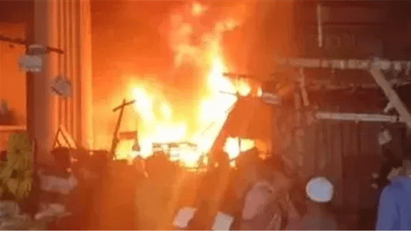 لا خسائر.. اشتعال في ماسورة صرف صحي بطريق مصر أسوان بدشنا لا خسائر.. اشتعال في ماسورة صرف صحي بطريق مصر أسوان بدشنا