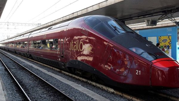 عاجل.. جماعة فوضوية تعلن مسؤوليتها عن تخريب سكك حديدية في إيطاليا 