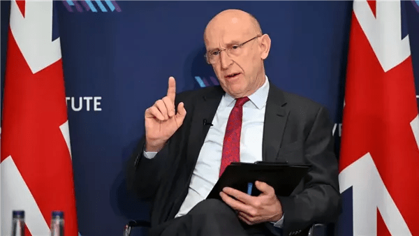 تلغراف: وزير الدفاع البريطاني مرشح محتمل لخلافة ستارمر