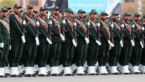 CNN: الحرس الثوري سيملأ الفراغ ومن الصعب التنبؤ بما سيحدث في سيناريو انهيار النظام الإيراني