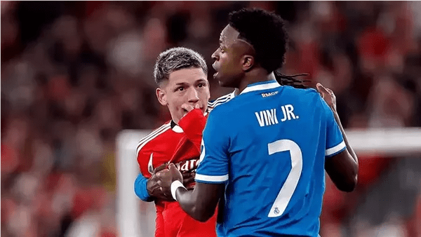 بريستياني يرد على اتهامه بالعنصرية ضد فينيسيوس في مباراة الريال وبنفيكا بريستياني يرد على اتهامه بالعنصرية ضد فينيسيوس في مباراة الريال وبنفيكا