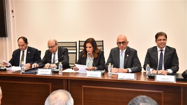 وزير الطيران المدني يستعرض خطة تطوير القطاع أمام سياحة النواب