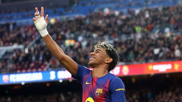 هاتريك لامين يامال يهدي برشلونة الفوز على فياريال بالدوري الإسباني
