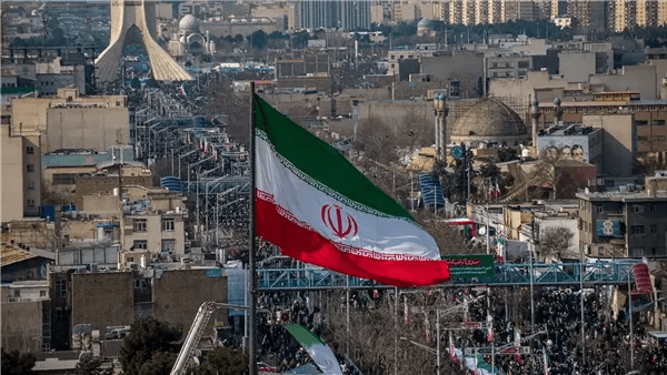 باحث: الاختراقات الأمنية خلل خطير يهدد النظام الإيراني