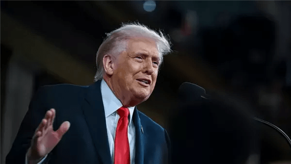 ترامب: إيران بلا دفاعات جوية وسيتعرضون لمزيد من الضربات ترامب: إيران بلا دفاعات جوية وسيتعرضون لمزيد من الضربات