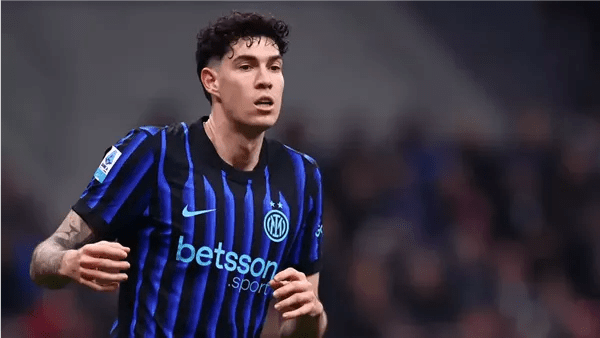 برشلونة يبدأ اتصالات مع باستوني وعائق واحد يقف أمام الصفقة