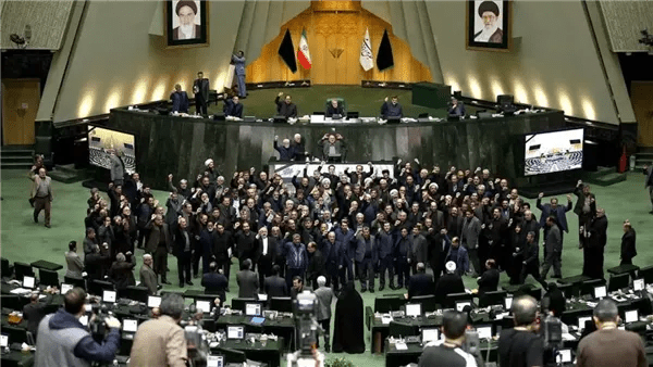 البرلمان الإيراني: الأمن في جزيرة خرج مستقر وتصدير النفط مستمر دون عوائق