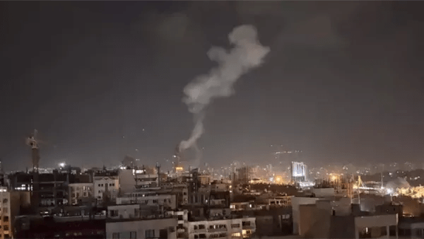 عاجل.. الجيش الإسرائيلي يقصف 380 موقعًا تخص حزب الله 