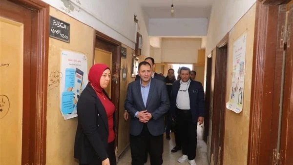 محافظ دمياط يتابع صرف معاشات تكافل وكرامة 