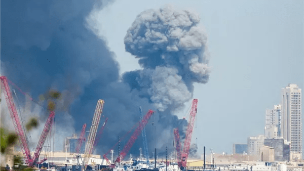 البحرين: اندلاع حريق بإحدى المنشآت بعد هجوم إيراني