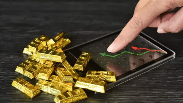 عاجل.. الذهب يهبط في المعاملات الفورية بأكثر من 2% 