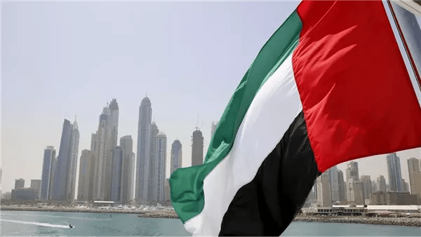 الإمارات تنفي مزاعم إعلامية بشأن نقل أموال إلى إيران 