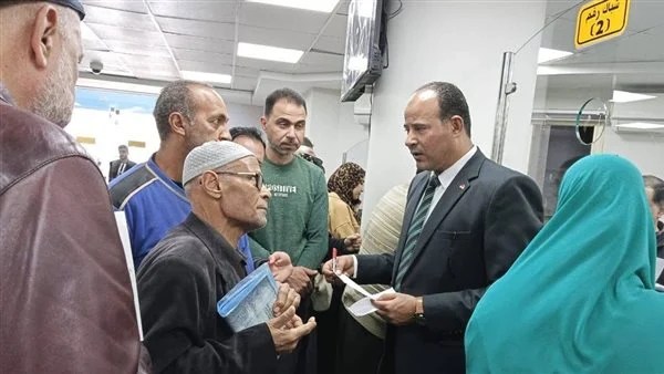رئيس محلية دمياط يتابع سير العمل بالمركز التكنولوجي ويلتقي المواطنين (صور)