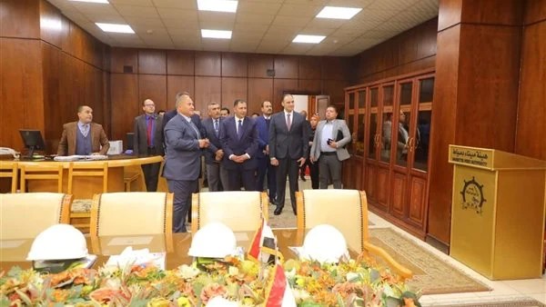 محافظ دمياط يتفقد مركز العمليات المشترك بميناء دمياط 