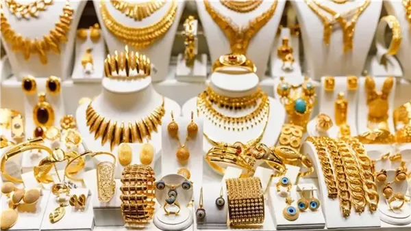 أسعار الذهب في سوهاج اليوم الأحد.. وعيار 21 يسجل 7155 جنيهًا