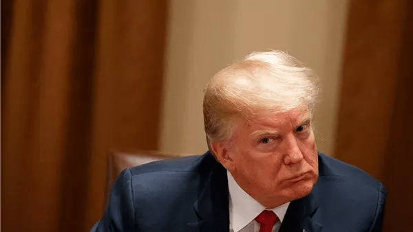 ترامب: المحادثات الإيرانية قد تعقد خلال اليومين المقبلين في باكستان ترامب: المحادثات الإيرانية قد تعقد خلال اليومين المقبلين في باكستان